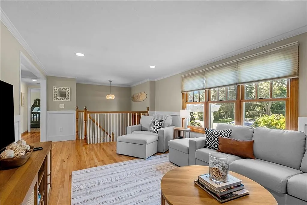2 bed, 1.0 bath, 1262 sqft, $3,000 — Photo 1