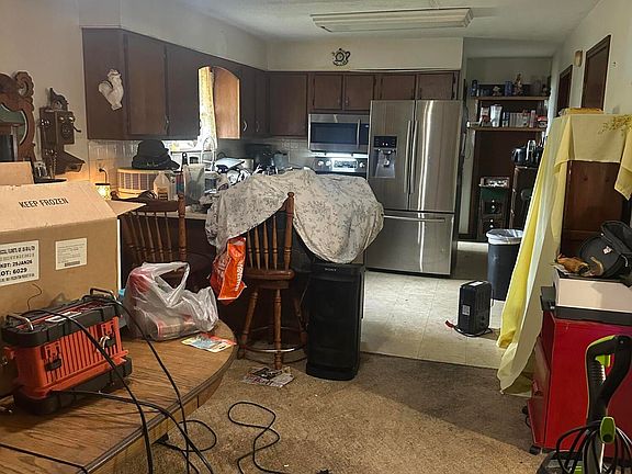 5th image of 313 Oak Valley Dr