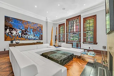 Sold by Societe Real Estate