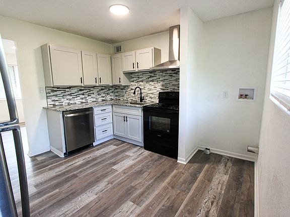 3rd image of 8447 Lowell Ave #B