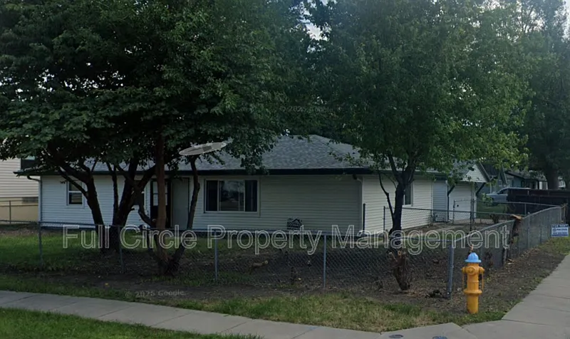 3 bed, 1.0 bath, 1427 sqft, $1,650 — Photo 1