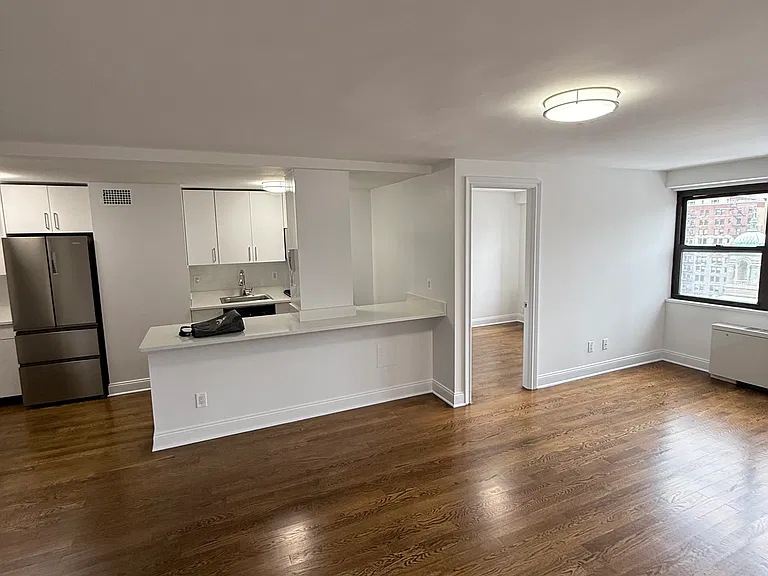 145 E 15th St #7 — Photo 3