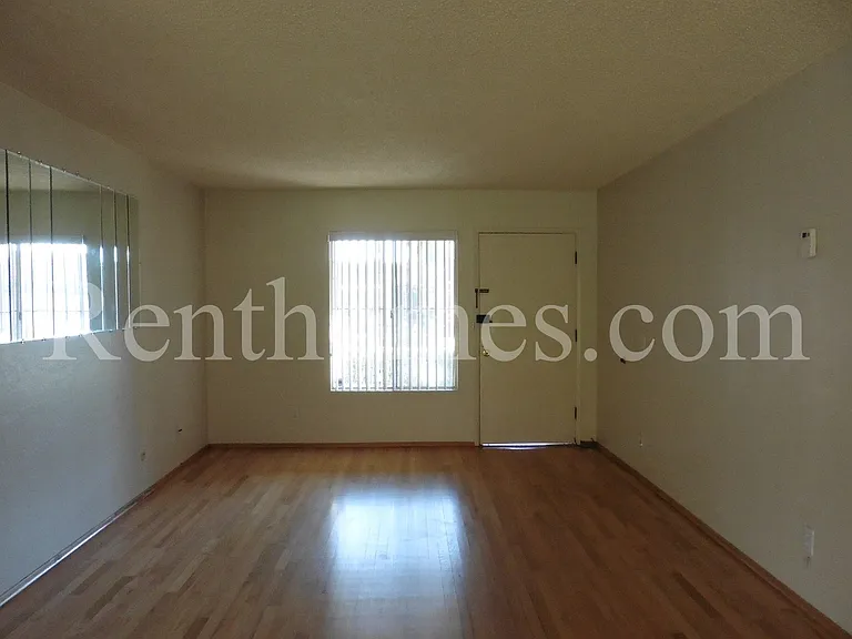 7576 Winterwood Ln — Photo 3