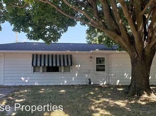 2221 8th St, Silvis, IL 61282
