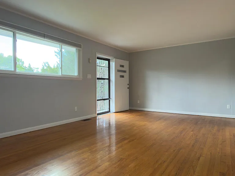 556 Orchard St NW — Photo 3