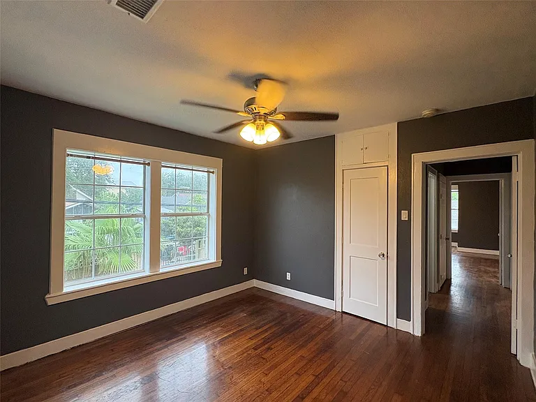 4817 Avenue Q 1/2 — Photo 9
