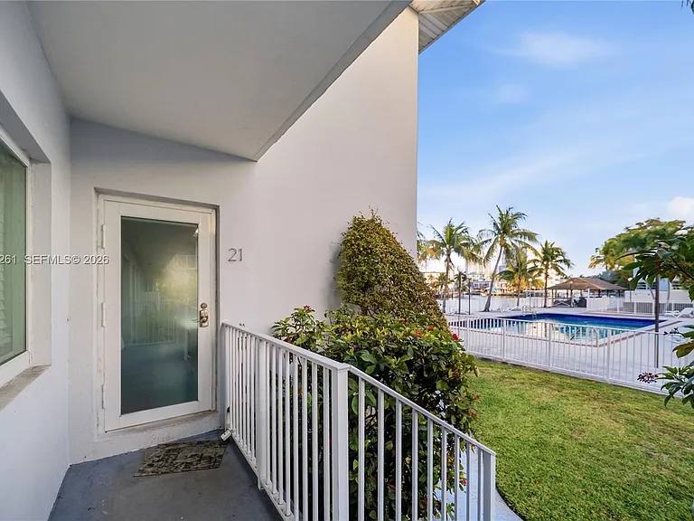 7207 Bay Dr #21 — Photo 21