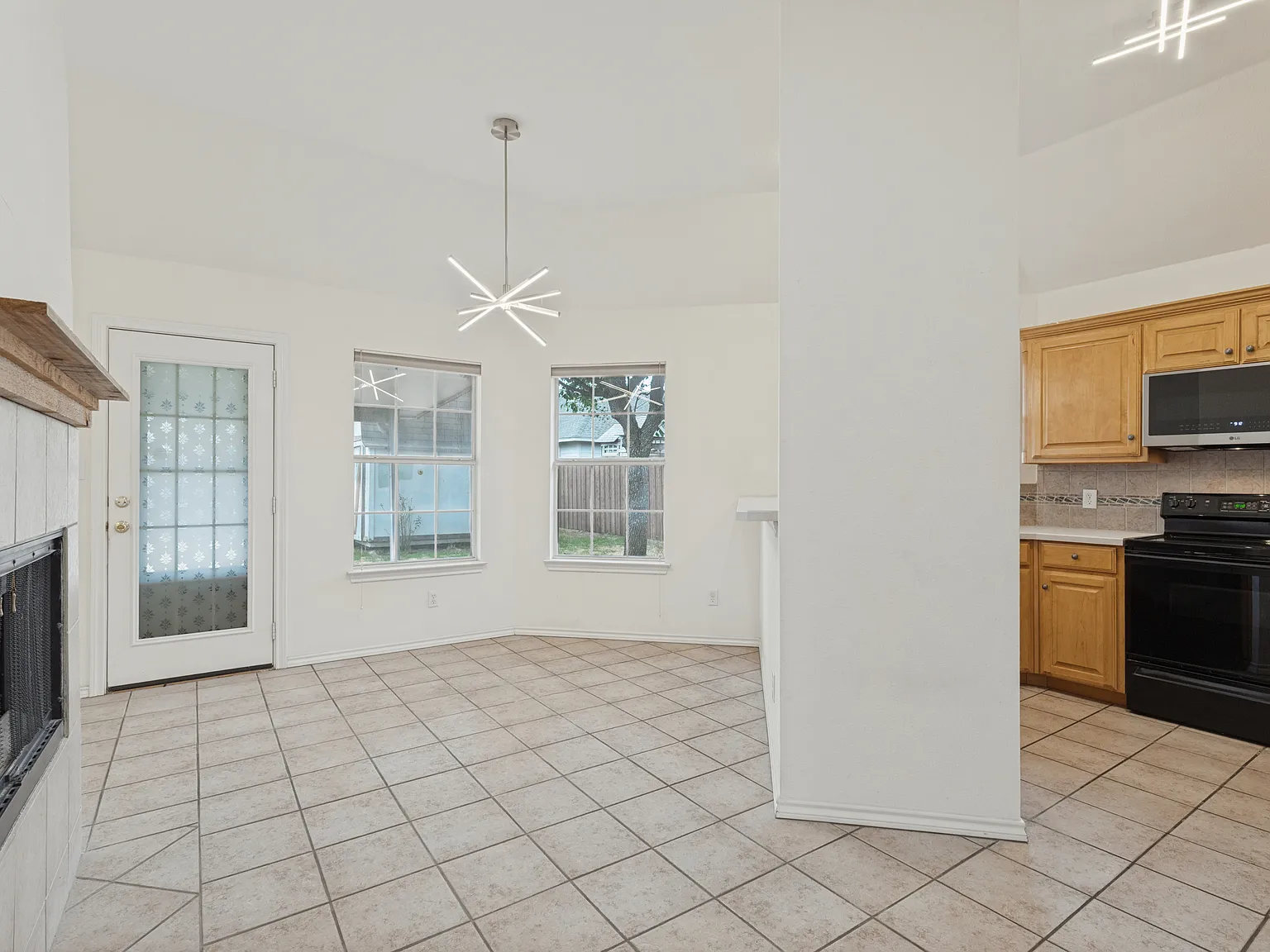 3 bed, 1464 sqft, $2,395 — Photo 3