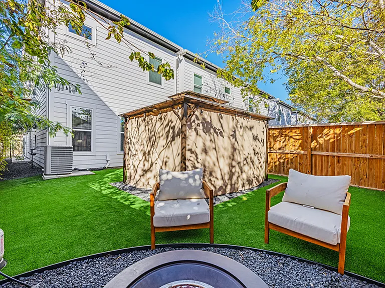 6829 Cadillac St — Photo 16