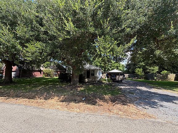 2nd image of 2038 6th St