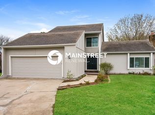 301 NE Adams Dr, Lees Summit, MO 64086