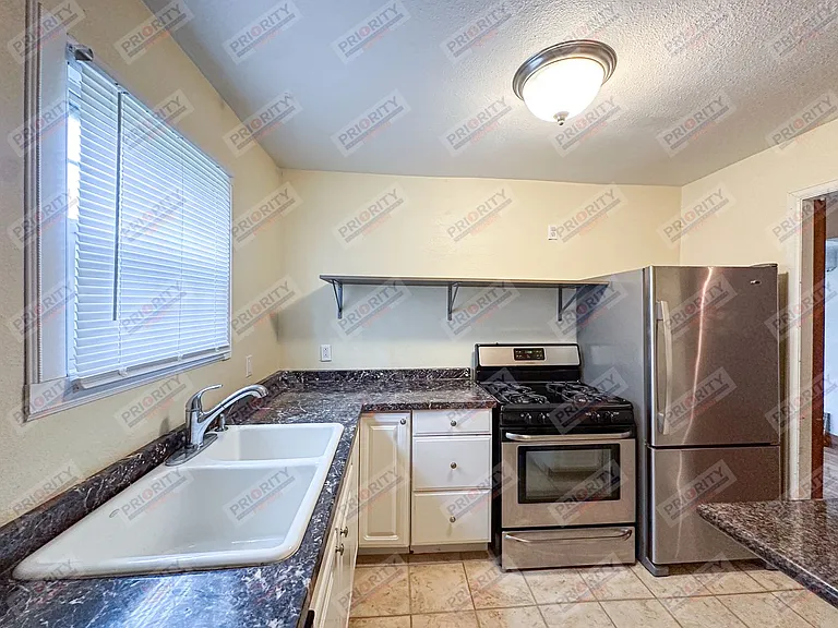 402 S Warren Ave — Photo 8