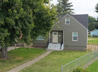 509 Crescent Dr, Grandview, WA 98930
