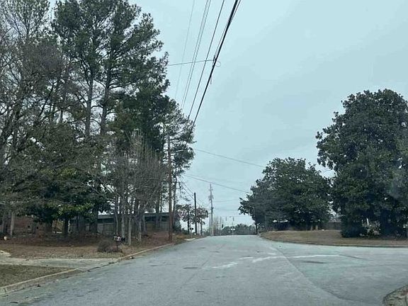 Exterior Neighborhood (street photo)