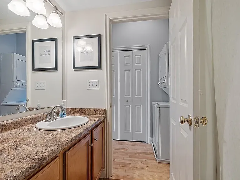 22 Washington St — Photo 14
