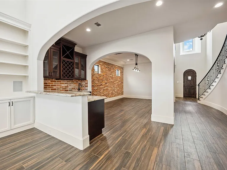 215 Malone St — Photo 15