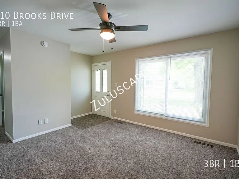 710 Brooks Dr — Photo 2