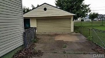 3rd image of 5833 Hendon Ave