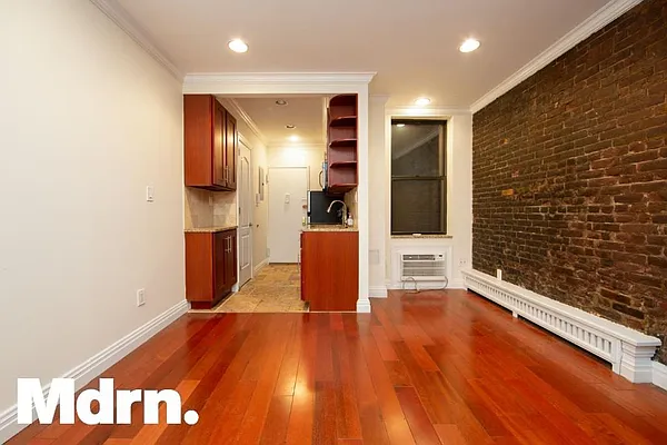 Rented by Mdrn Residential | media 9