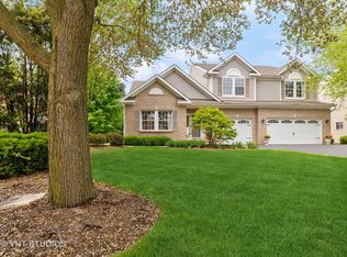 404 Regent Ct, Lindenhurst, IL 60046