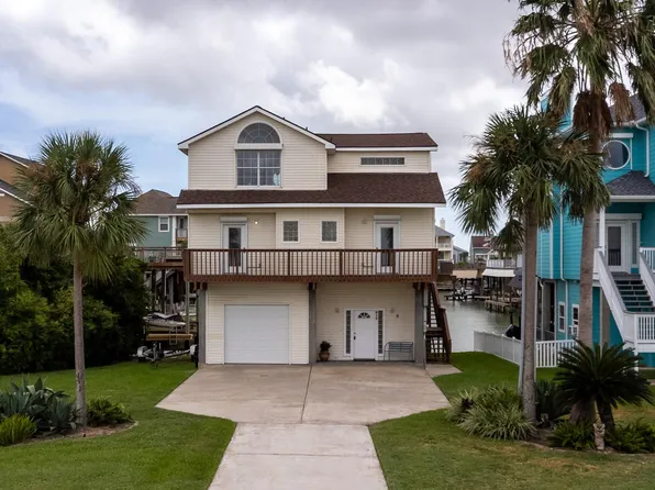 915 Tiki Dr, Tiki Island, TX 77554