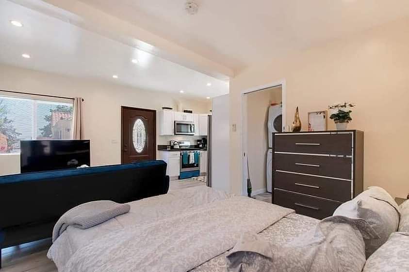1st image of 5131 Brynhurst Ave
