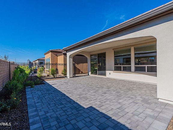 2nd image of 605 E VETERANS Way