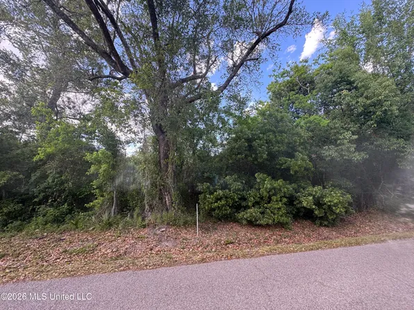 221 Julia St, Bay Saint Louis, MS 39520
