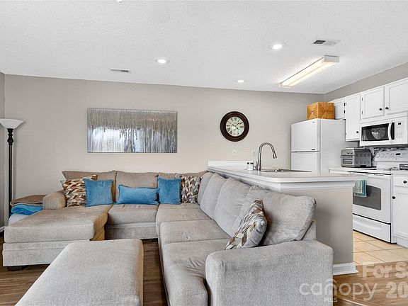 4th image of 2121 Regatta Ln Unit 201
