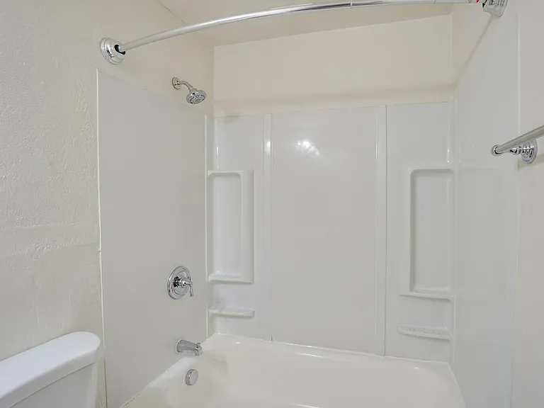 Westwood Apartments ** On-site Laundry Facilities, Off-Street Parking & Private Patio or Balcony — Photo 31