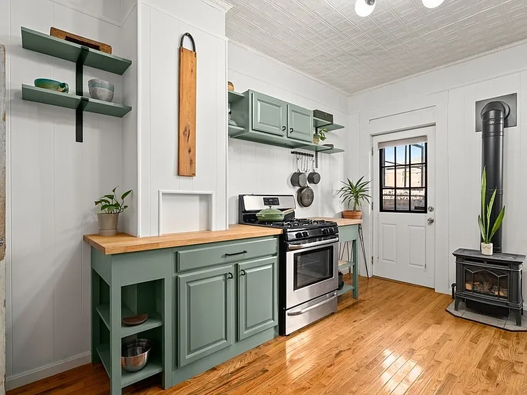 536 E 3rd St #1 — Photo 7