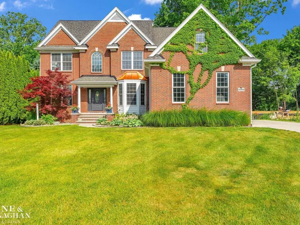 3325 Saint Andrews Dr, Port Huron, MI 48060