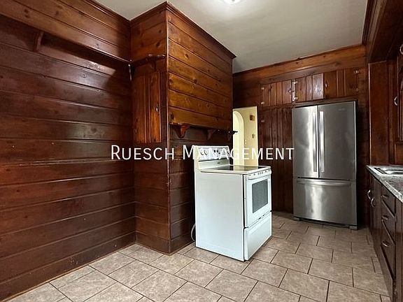 3rd image of 1334 Saint Clair St