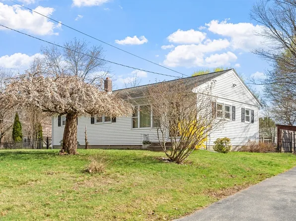 46 Rolling Acres Rd, Lunenburg, MA 01462