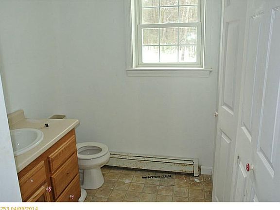 5th image of 24 Oakwood Dr