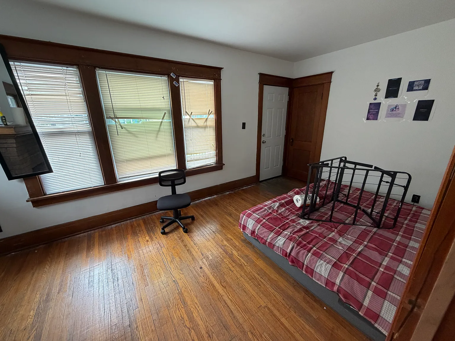 3 bed, 1100 sqft, $1,600 — Photo 3