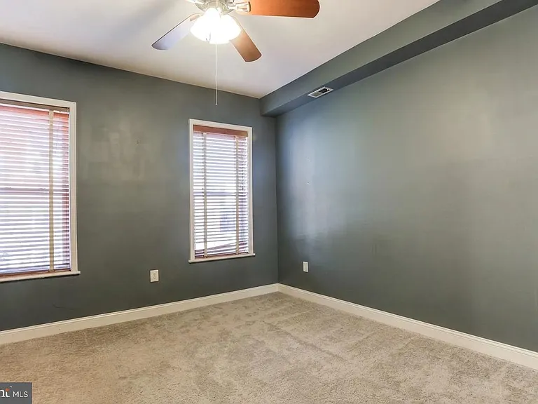 814 S Clinton St — Photo 35