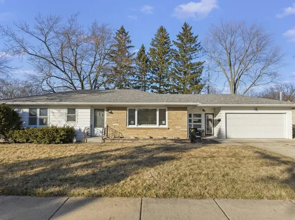 536 E 2nd St, Lockport, IL 60441