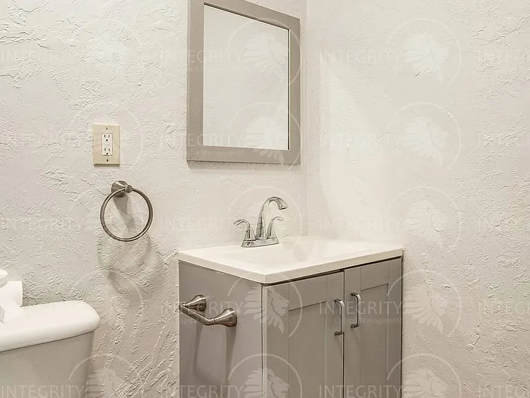 4411 S Benton Ave — Photo 20