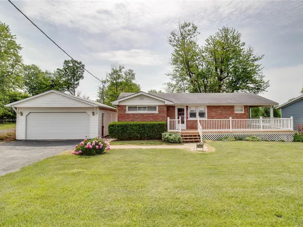 5215 Williams Pl, Godfrey, IL 62035