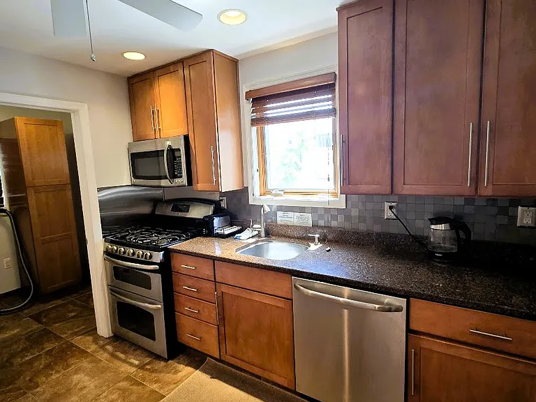 592 Forest St #1 — Photo 12