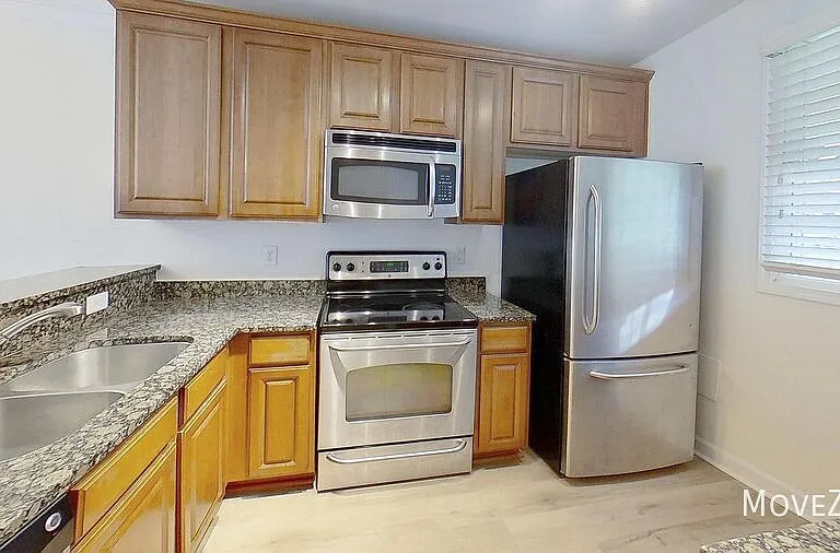 1336 Green Oaks Ln #E — Photo 28