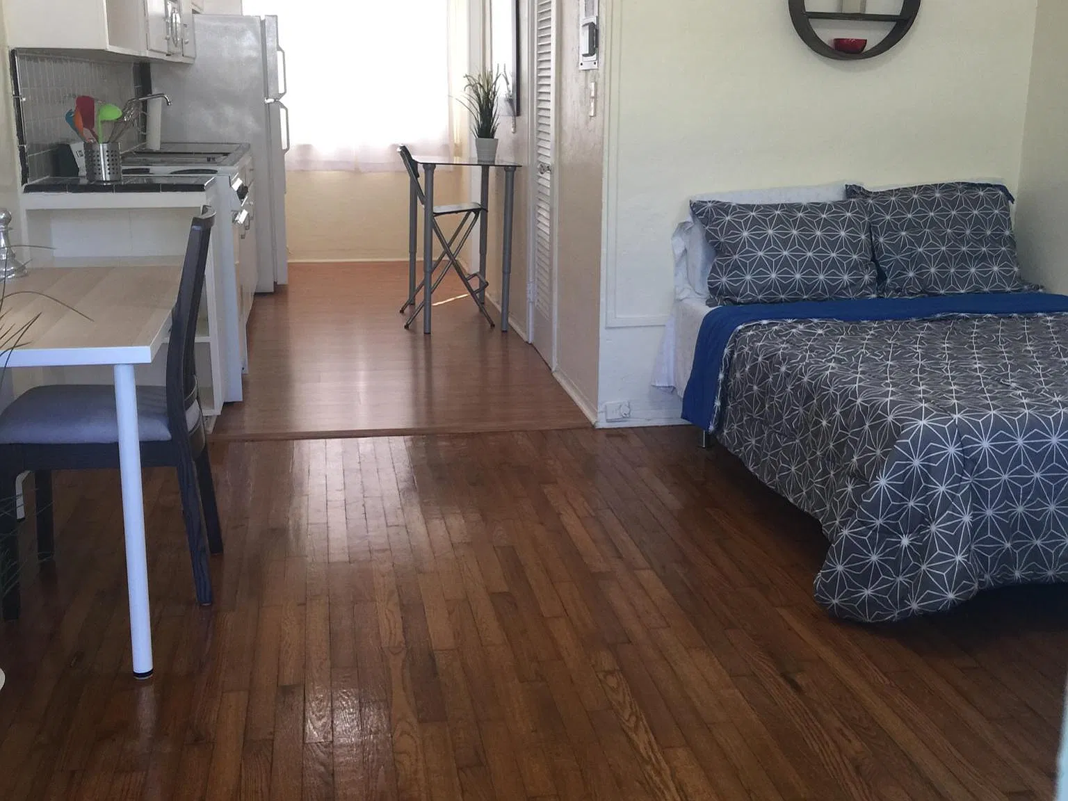 Studio, 450 sqft, $1,799 — Photo 3