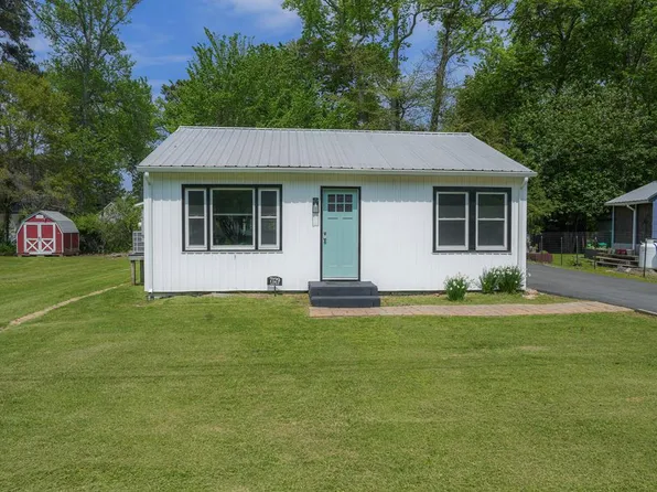 7129 Mason Dr, Chincoteague Island, VA 23336