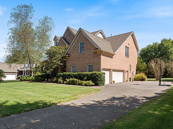 2nd image of 1740 Forsyth Park Dr