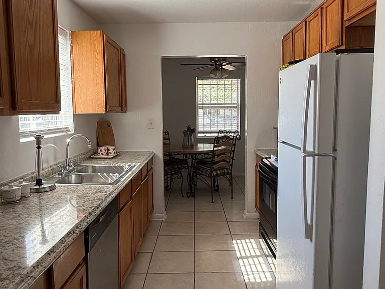 701 E Commonwealth Pl #1-3 — Photo 4