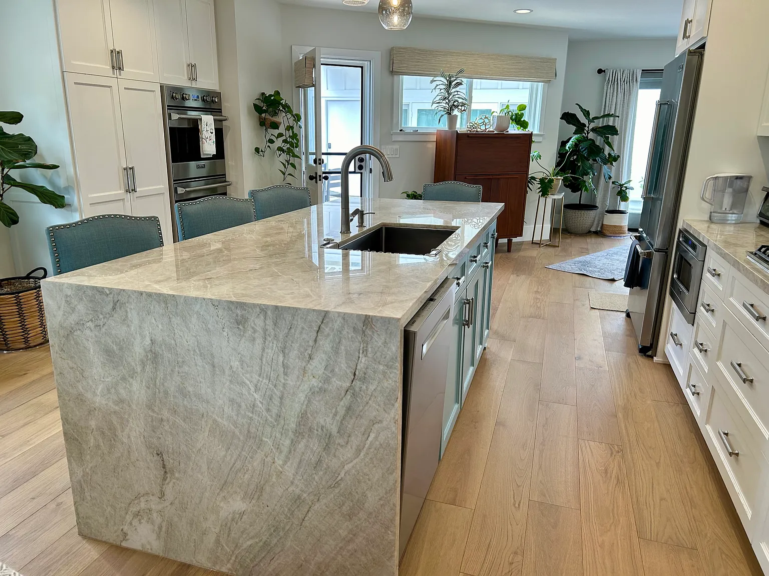 1226 S Helberta Ave — Photo 3
