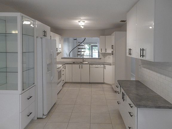 2nd image of 2047 Cornell Pl #24