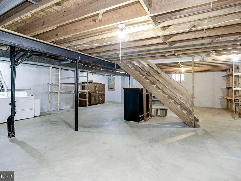 9012 Penn Manor Ct — Photo 32