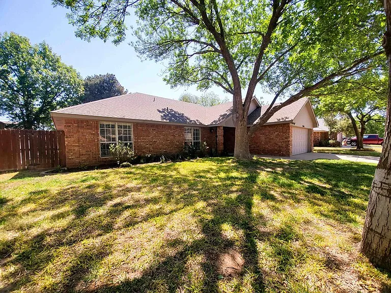 3306 Oakmont Dr — Photo 1